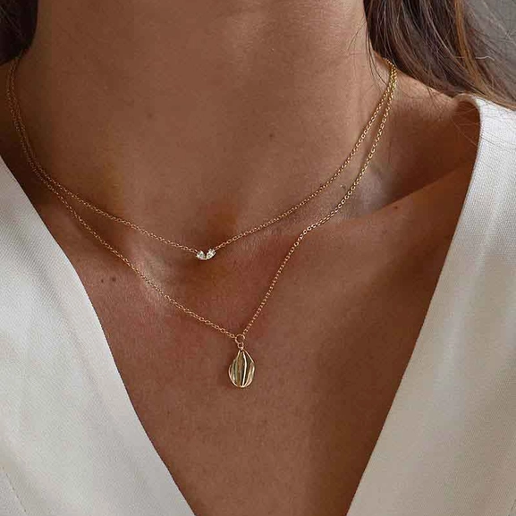 A Forest Drop Necklace Gold - Drakenberg/Sjölin - Suuri valikoima & ilmainen lahjapaketointi - Nordicspectra.fi