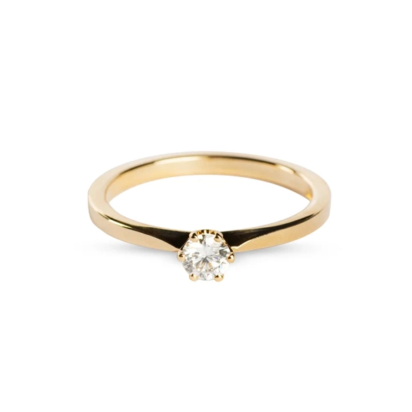 25 Guld – klassisk förlovningsring i 18K guld med rund briljantslipad diamant i sexklofattning.