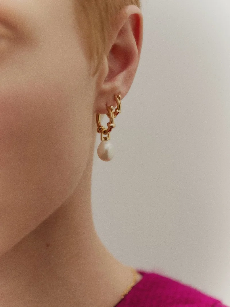 Cha Cha Earring Gold - Maria Black - Snabb frakt & paketinslagning - Nordic Spectra