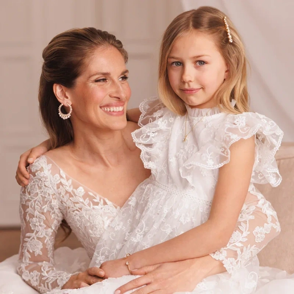 perfekt för en elegant bröllopsfrisyr. Bredd 65 mm