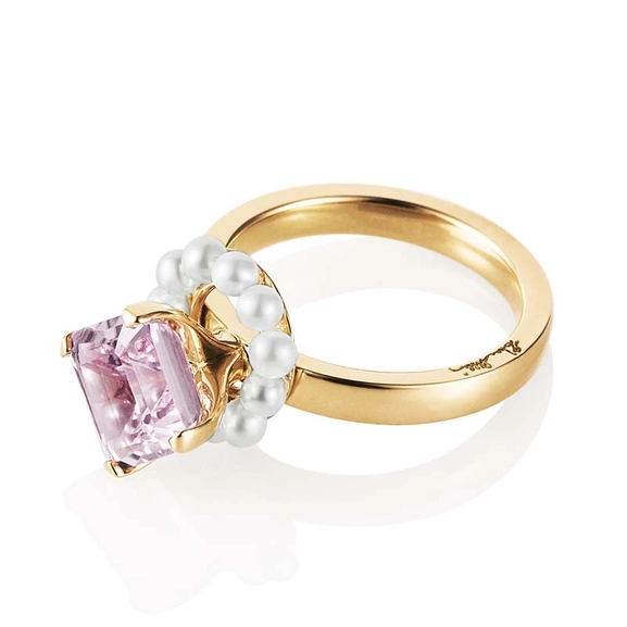 Dancing Pearl Ring Gold - Efva Attling - Suuri valikoima & ilmainen lahjapaketointi - Nordicspectra.fi