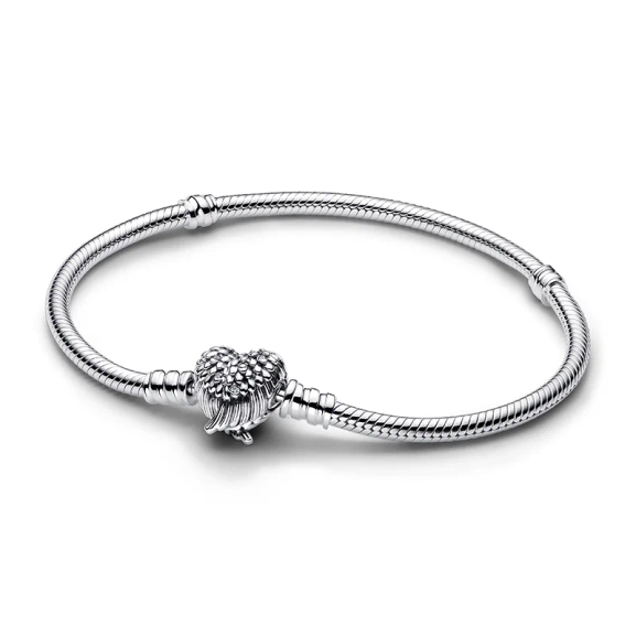 PANDORA Moments Sydämenmuotoiset siivet Sterlinghopea Charm Rannekoru 15 kimaltelevalla kivellä. Symboloi suojaa