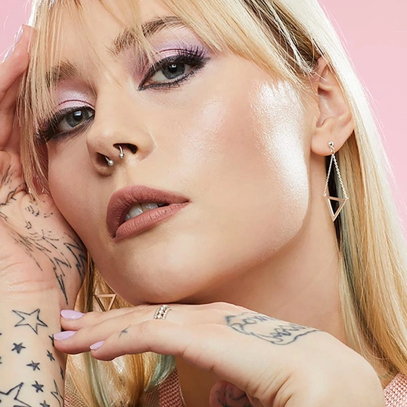 Pussy Power Hopeakorvakorut - Sofia Wistam - Suuri valikoima & ilmainen lahjapaketointi - Nordicspectra.fi