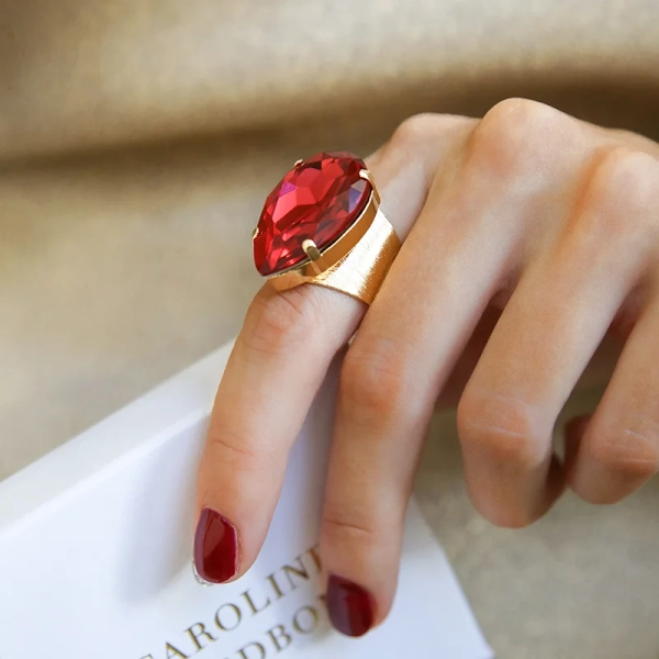 Red Ring Drop Perfect Drop Ring Gold Mulberry Red - Caroline Svedbom - 1-2 dagars ...