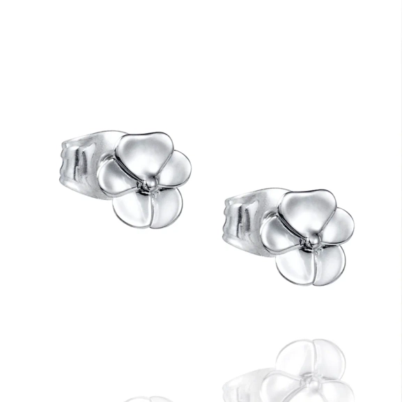Pensée-Ohrringe aus Silber in Form von Stiefmütterchenblüten aus der Kollektion von Efva Attling