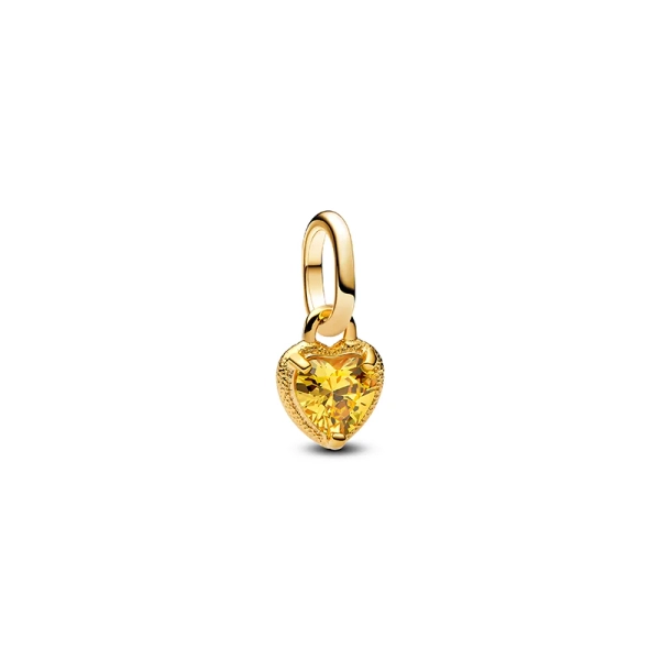 Hjärtformad minihängberlock i guld med gnistrande cubic zirconia i mitten. Symbol för innersta kärlek och passion. Pandora ME kollektion.