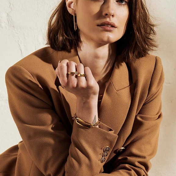 CHANIA Big Armband Guld - Astrid & Agnes - Snabb frakt & paketinslagning - Nordicspectra.se