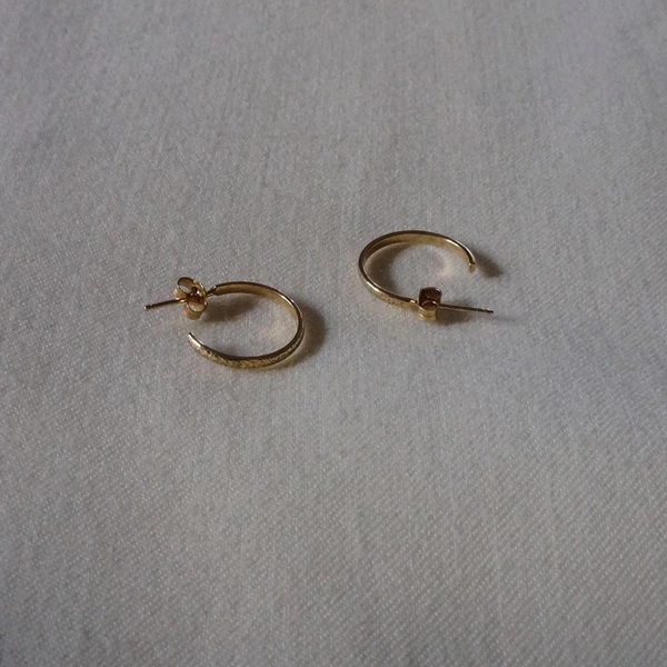 Pearl/Vintage Round Ear - Gold -CU Jewellery - Snabb frakt & paketinslagning - Nordicspectra.se
