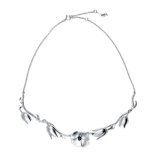 Helleborus Collier i silver med blomstjälkar och knoppar