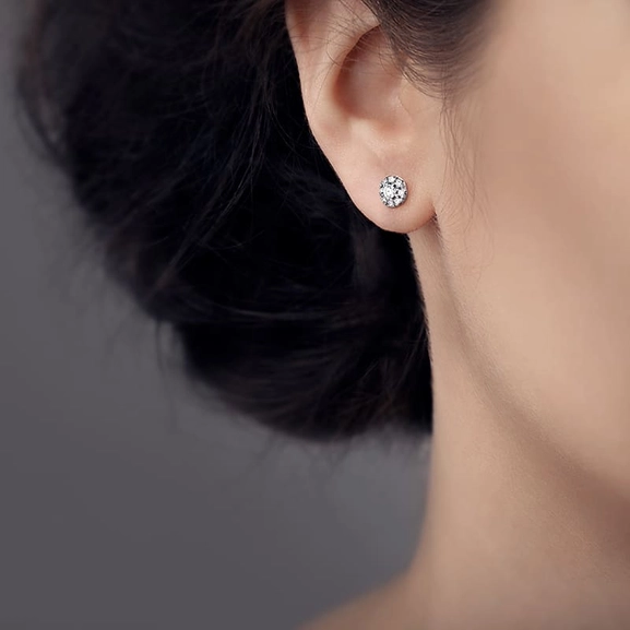Ella Carmosé Earrings White Gold 0,30 ct Diamonds von Nordic Spectra, Schneller Versand - Nordicspectra.de