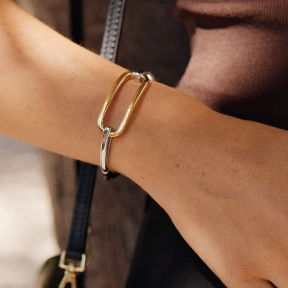 Guldpläterat cuffarmband i chunky design från Edblad