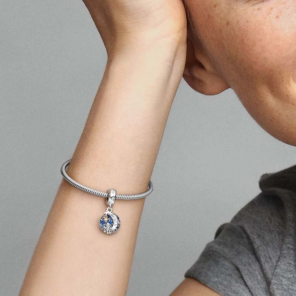 Weihnachtsmann auf dem Mond Doppelter Charm-Anhänger von PANDORA, Schneller Versand - Nordicspectra.de