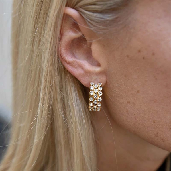 Siri Grande Loop Earrings Gold Crystal - Caroline Svedbom - Snabb frakt & paketinslagning - Nordicspectra.se