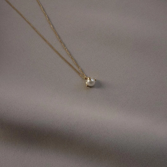 Pearl Short Neck Gold -CU Jewellery - Snabb frakt & paketinslagning - Nordicspectra.se