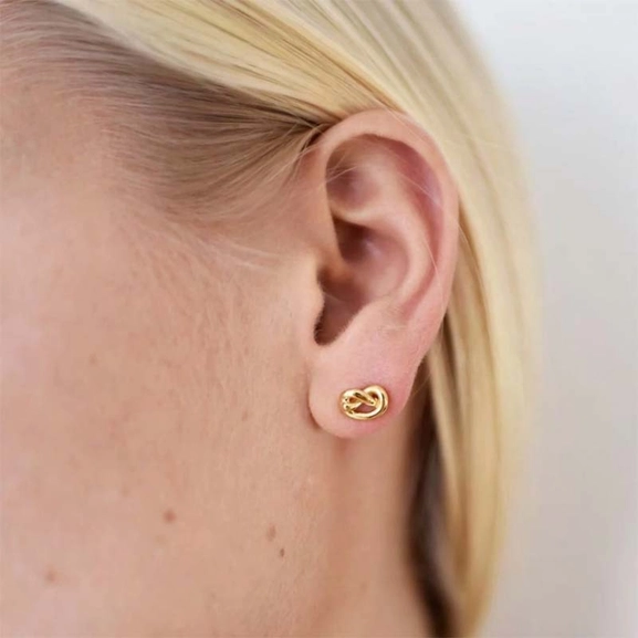 Knot Studs Gold - Sophie By Sophie - Snabb frakt & paketinslagning - Nordicspectra.se