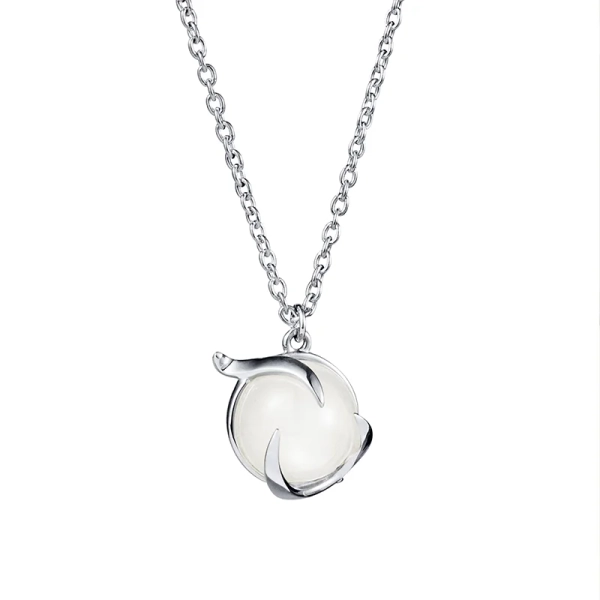 Frö Necklace i silver med en cabochonslipad månsten