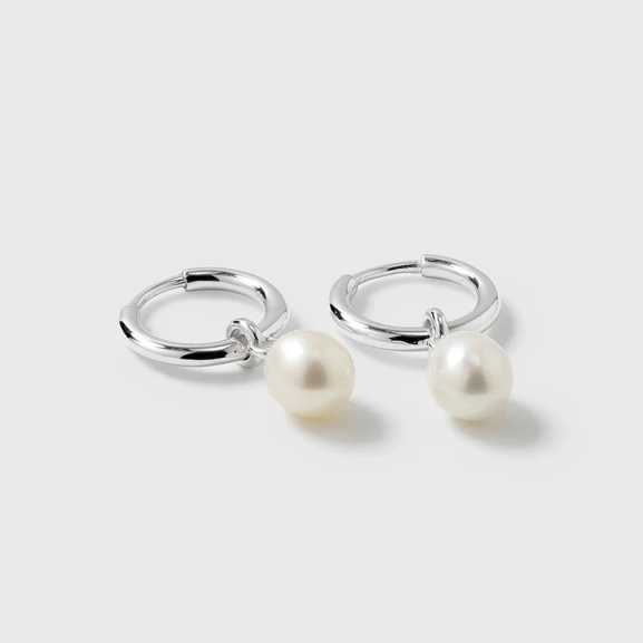 Treasure Pearl Hoops Silver - Syster P - Snabb leverans & Gratis paketinslagning - Nordic Spectra