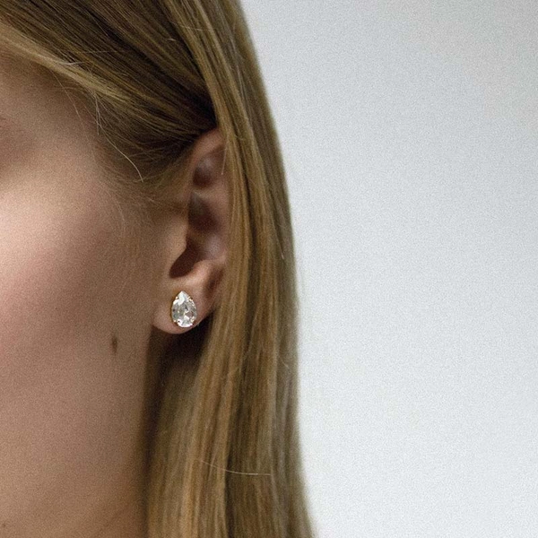 Petite Drop Stud Earrings Rhodium Crystal - Caroline Svedbom - Snabb frakt & paketinslagning - Nordicspectra.se