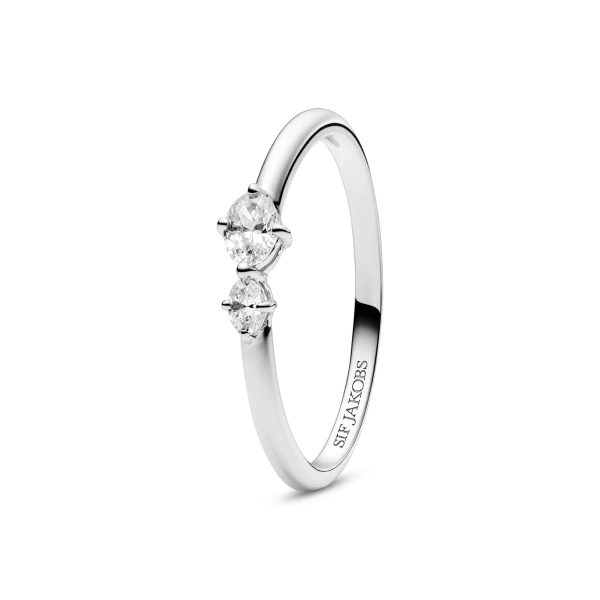 Ovale Due ring i silver med två cubic zirconia-stenar från Sif Jakobs