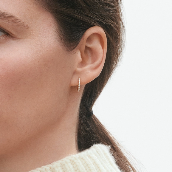 GJ_SS25_ECOM_SHOOT_SIGNATURE_DIAMONDS_EARRING_20001304_Close-up
