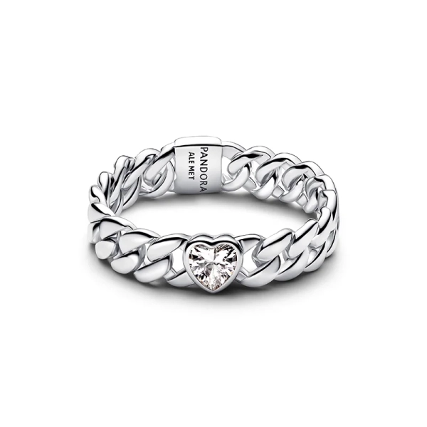 Kubansk kedja med hjärtformad zirkonia i äkta silver från Pandora Timeless. Ge din stil en modig uppdatering med denna glittrande smycke som kombinerar modern elegans med avslappnad twist.