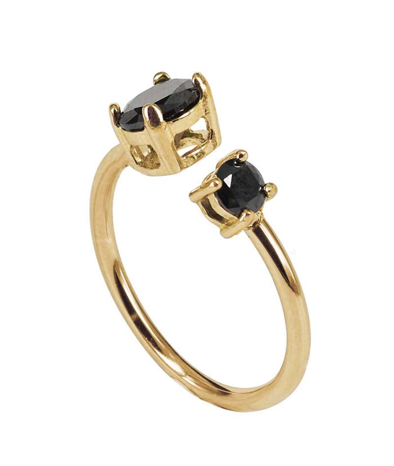 FRIDA Ring Svart/Guld - Astrid & Agnes - Snabb frakt & paketinslagning - Nordicspectra.se