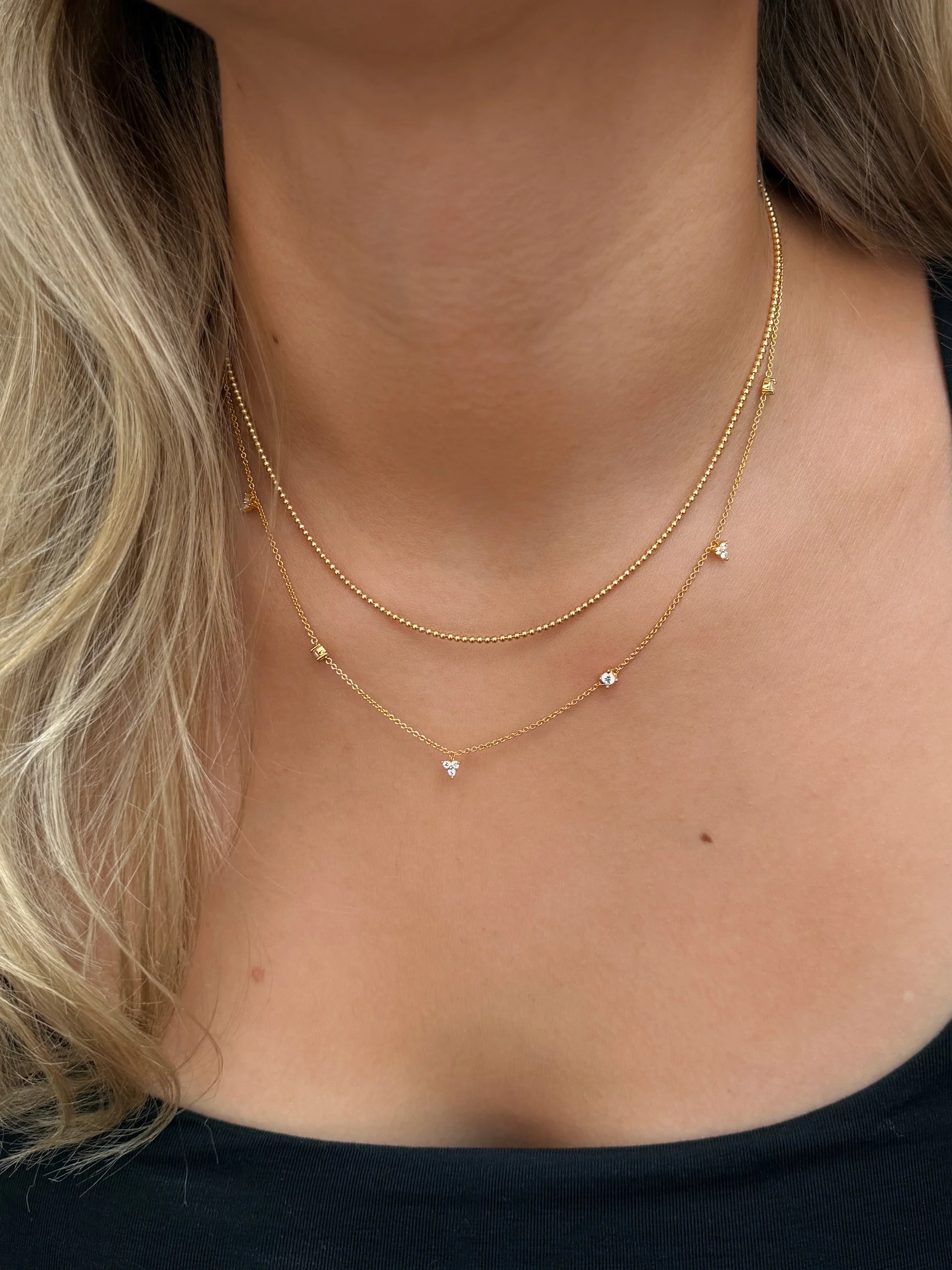 Sheer Doria Necklace Gold – nätt halsband i 18K guldpläterat silver med kulkedja