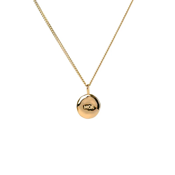 Halskette „Mother Organic Coin Gold“ aus 18-karätig vergoldetem Messing mit der Gravur „Mor“ auf einer glänzenden