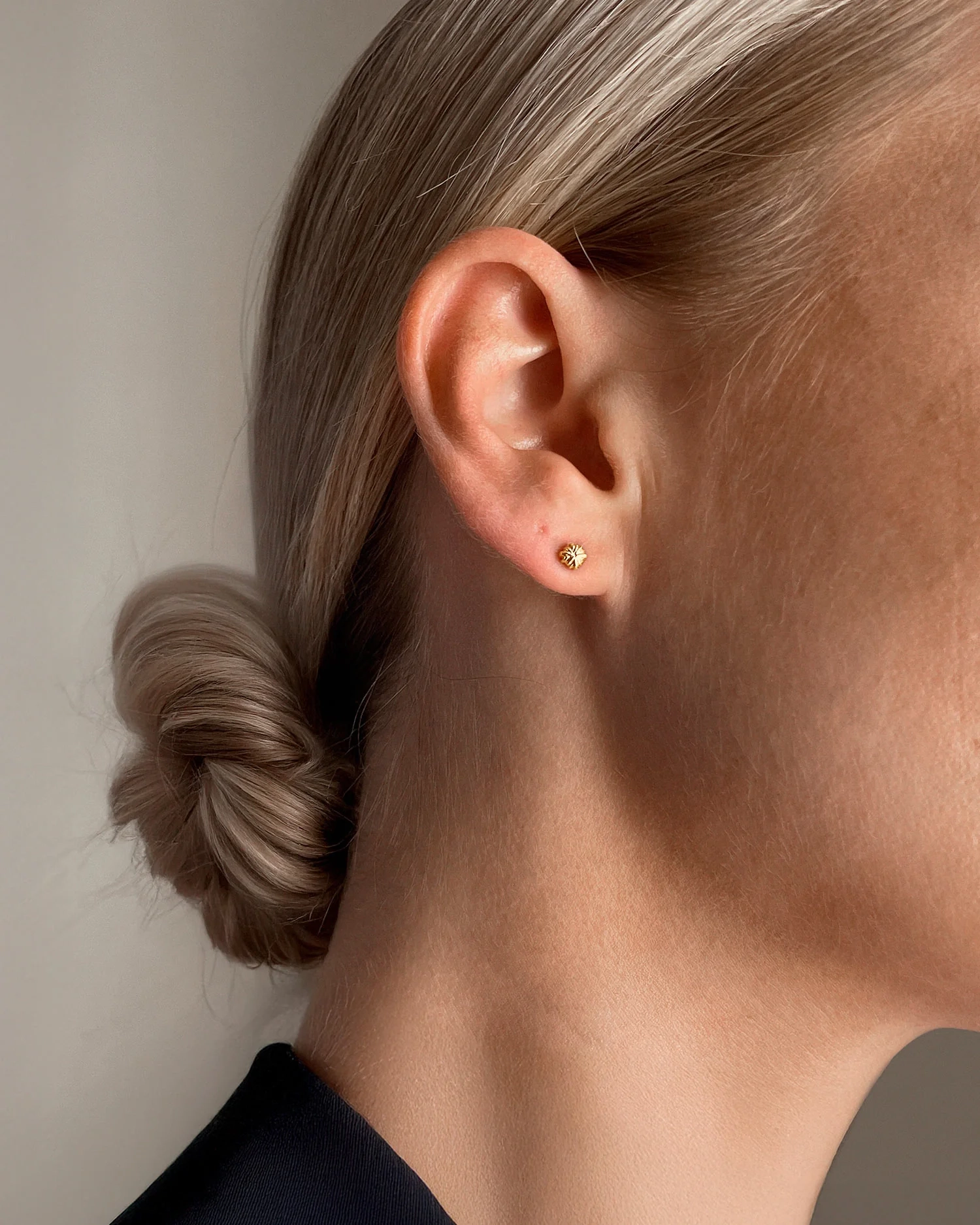 Ohrstecker in Blütenknospenform