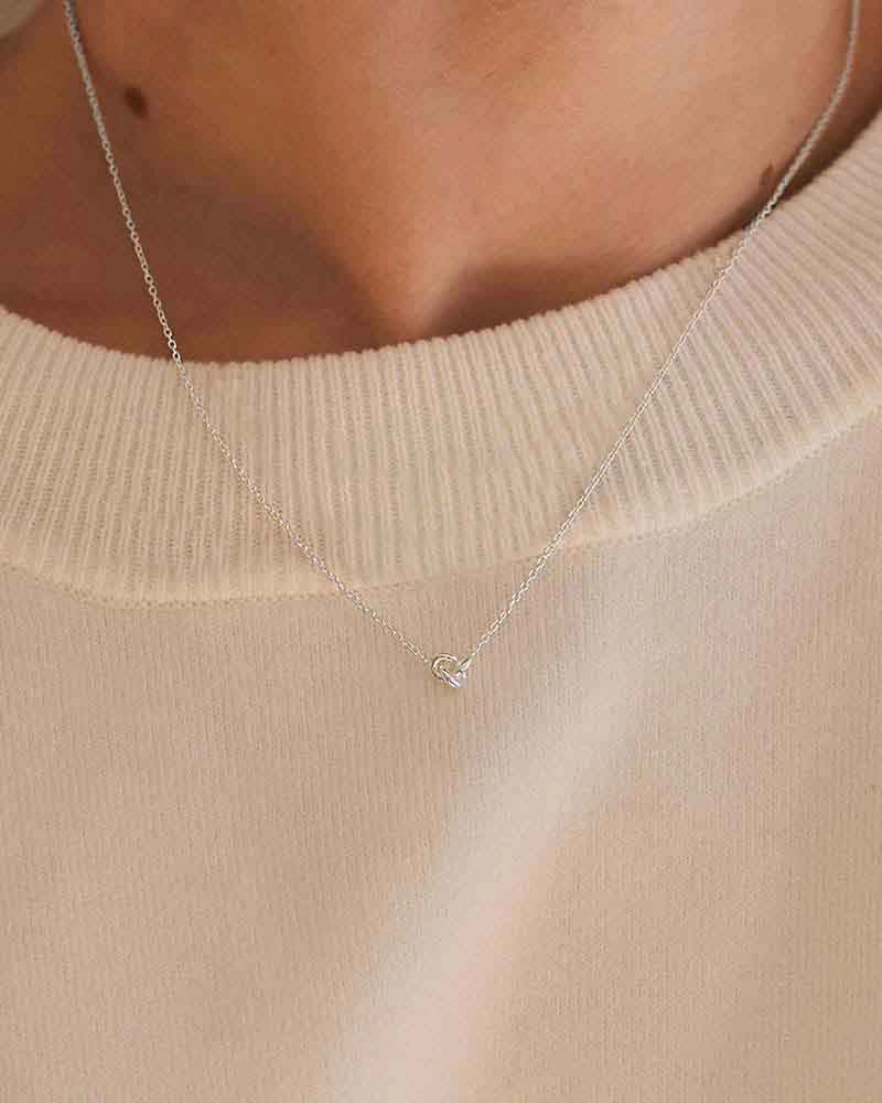 Le Knot Drop Necklace - Drakenberg/Sjölin - Suuri valikoima & ilmainen lahjapaketointi - Nordicspectra.fi
