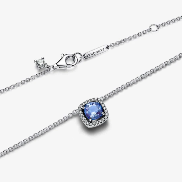 Glittrande Fyrkantig Blå Halo Halsband - PANDORA - 1-2 dagar leverans - Gratis paketinslagning