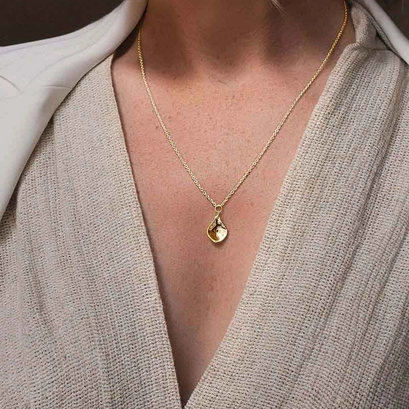 Gaias Grace Single Necklace Gold - Drakenberg Sjölin Halsband - Snabb frakt & paketinslagning - Nordicspectra.se