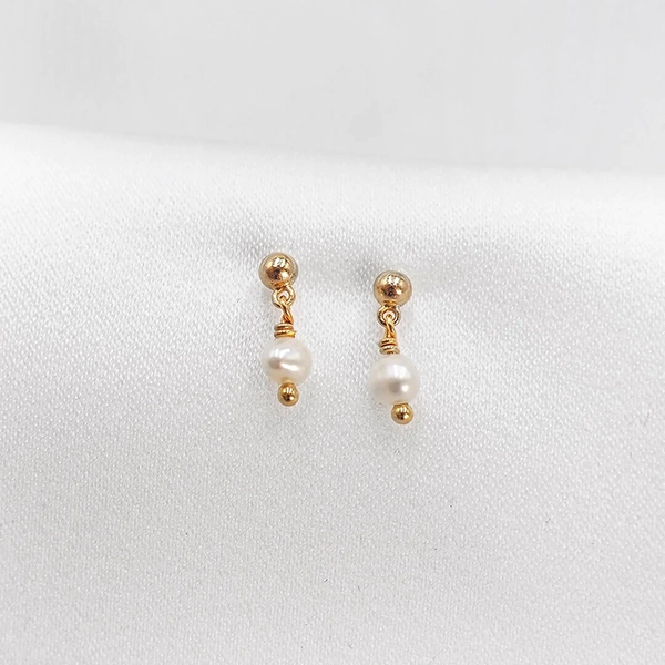 Pretty Pearls Örhängen - By Sofia Wistam - Betydelsefulla smycken - Nordic Spectra