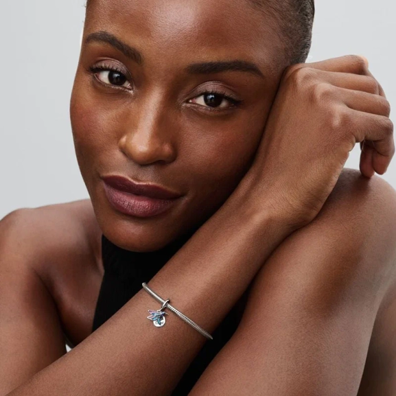 Silverberlock med kolibri och texten "Life is Sweet" för att påminna om att njuta av livets söta ögonblick. En elegant accessoar från Pandora Moments-kollektionen.