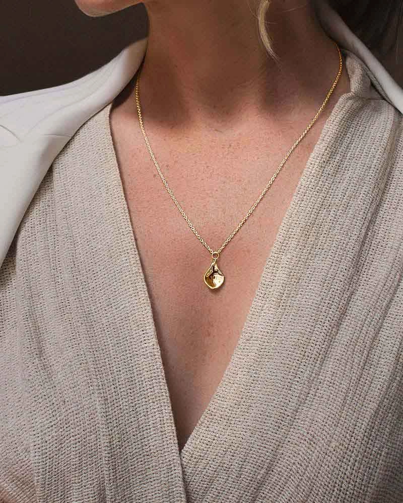 Gaias Grace Single Necklace Gold - Drakenberg Sjölin Halsband - Snabb frakt & paketinslagning - Nordicspectra.se