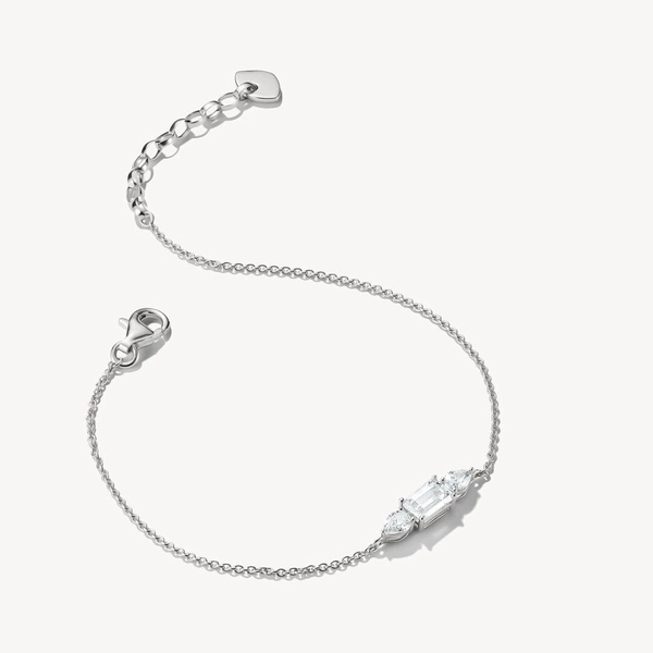 Bold Elegance-armband från Thomas Sabo i silver med vita zirkonia-stenar i oktagon- och droppform på tunn justerbar kedja.