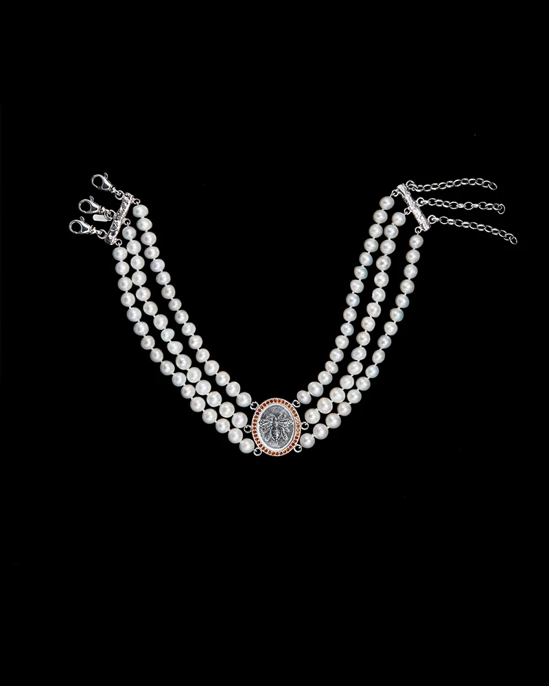 Bee Three Strand Pearl Necklace - Maria Nilsdotter - Schmuck im skandinavischen Design - Nordic Spectra