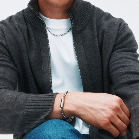 Armband i blankt rostfritt stål med fasettslipad