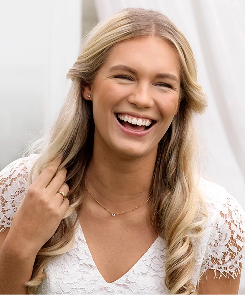 Blomdahl GT Tiffany 5 mm örhängen i medicinsk titan med klar cubic zirconia och kantig infattning
