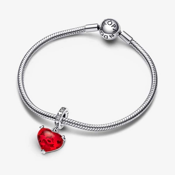 Disney Mickey & Minnie Mouse Hängberlock I Rött Muranoglas - PANDORA - Snabb frakt & paketinslagning - Nordicspectra.se