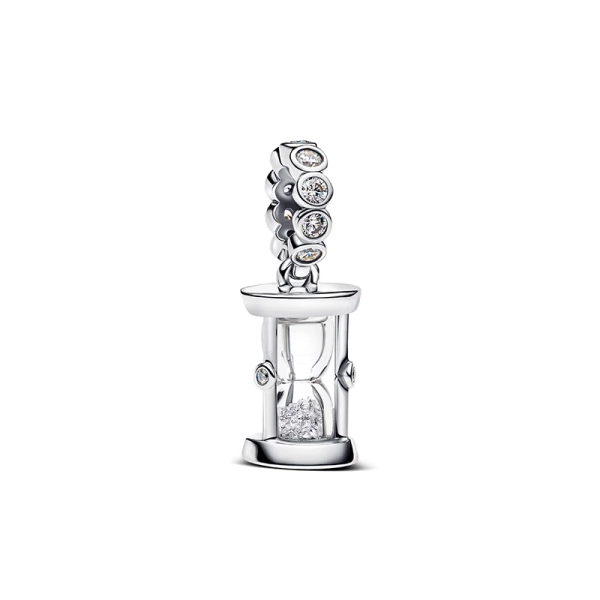 Timglas Hängberlock från Pandora Moments. Smycket i sterlingsilver är berikat med kubisk zirkonia och stenar som dansar inuti. Ingraverat med orden "TIME IS PRECIOUS".