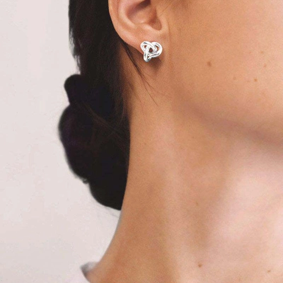 Le Knot Studs - Drakenberg Sjölin Örhängen - Snabb frakt & paketinslagning - Nordicspectra.se
