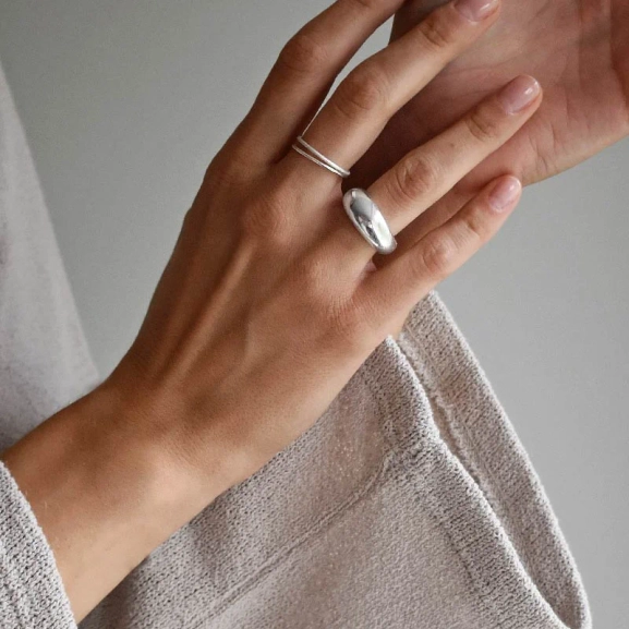 Stardust Grande Ring Polished - Drakenberg/Sjölin Ringar- Snabb leverans & paketinslagning - Nordic Spectra