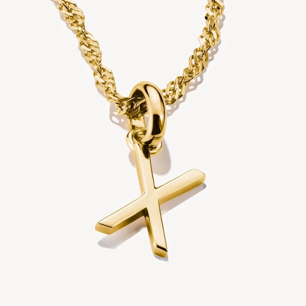 en elegant bokstavsberlock i 18K guldpläterat silver från Thomas Sabo