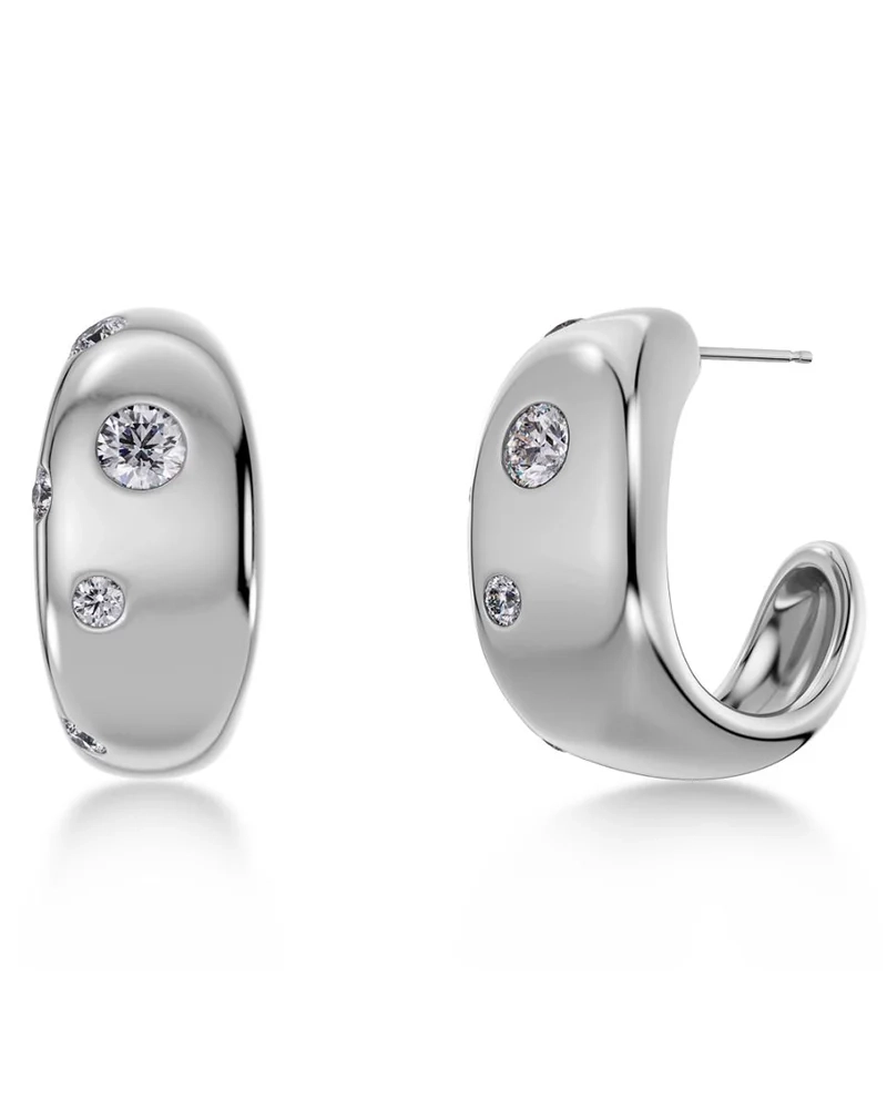 Selena Hoops L i blankt rostfritt stål med oregelbundna ytor och gnistrande cubic zirconia-stenar