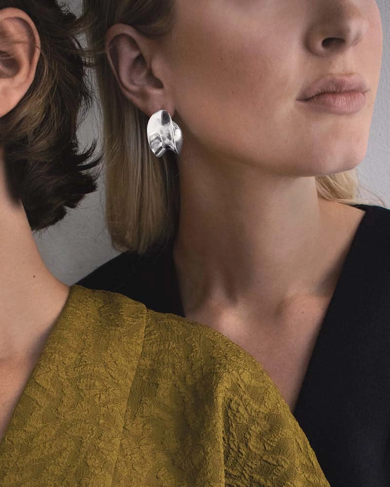 Wave Hoops - Drakenberg Sjölin Örhängen - Snabb frakt & paketinslagning - Nordicspectra.se