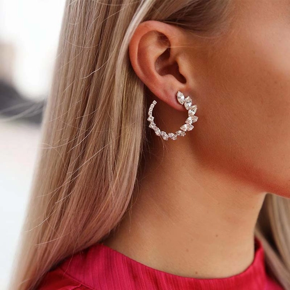 Angie Earrings Gold Crystal - Caroline Svedbom - Snabb frakt & paketinslagning - Nordicspectra.se