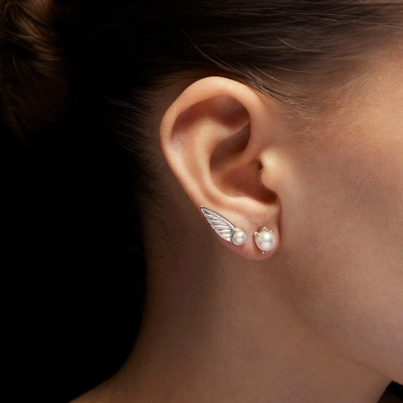 Tiny Claw Pearl Ear Stud - Maria Nilsdotter - 1-2 dagars leverans - Nordic Spectra