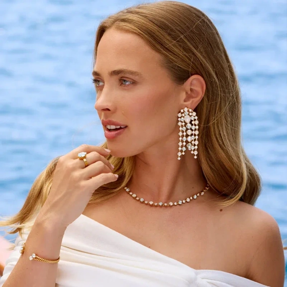 kierretty rannekoru Swarovski-kristalleilla Caroline Svedbomin suunnittelema