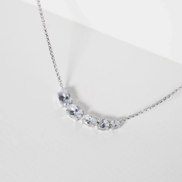 Ellisse Cinque Halsband i silver med gnistrande Cubic Zirconia-stenar från Sif Jakobs